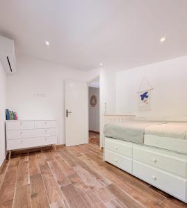 Elegant countryside retreat with pool & jacuzzi