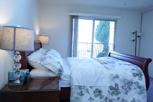 Peaceful Family Friendly 2BR 2BA Entire Apt Unit in Belmont Hill