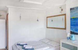 1 Bedroom Nice Apartment In Leba