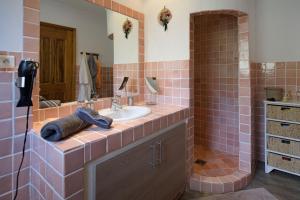 Very Quiet Property with Pool Perfect area