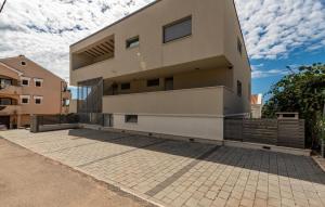 2 Bedroom Gorgeous Apartment In Kozino