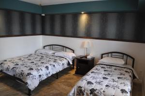 One Queen Bed + Twin Bed Room room in K7 Bed and Breakfast
