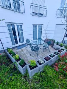Stilvolles & helles Apartment mit Sonnen-Terrasse