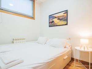 YBH Lopez de Neira 42, 1