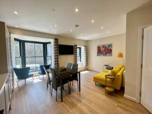 Lion Apartment Tenby beach for 5 in 3 bedrooms with 2 showers central