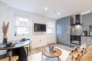 Stone Studio-Large newly refurbishedCentral