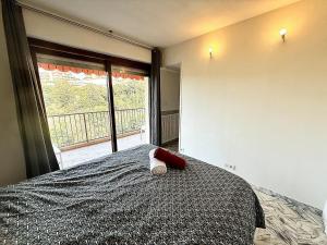 T2 lumineux avec piscine et plage à pied à Mandelieu