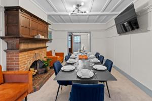 5 Bedroom House 13 Beds Across From Tube Station