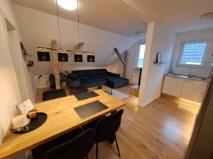 Charming attic studio with Wi-Fi & 4 single beds