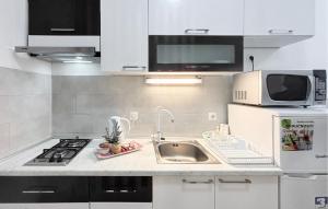 Beautiful Apartment In Opuzen With Wifi