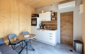 Amazing Stacaravan In Hannersdorf