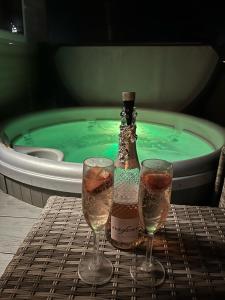 Luxury caravan and Tattershall lakes with private hot tub and WiFi