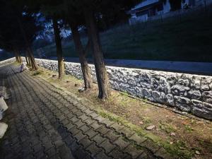 Under the rocks luxury