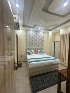 Meera Eternity Couple Friendly By RESTIN