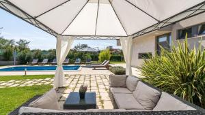 Beautiful Villa Viviana with pool in Fazana