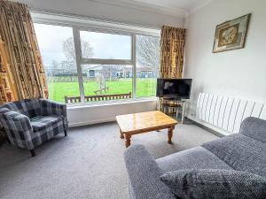 Lovely Chalet On An Excellent Holiday Park In Lowestoft Ref 12020B