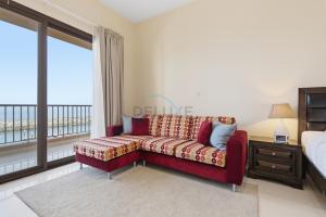 3BR Oceanfront Haven with Mesmerizing Sea View Near Pristine Beach and Campsite, Mina Al Fajer B , Fujairah by Deluxe Holiday Homes