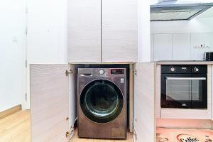 Westlands Elite Living w heated pool