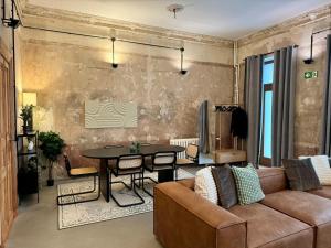 Cool Industrial Flat for 5