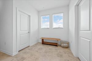 Last Minute Disney Getaway Luxury Condo with Private Balcony. Book Now 58077