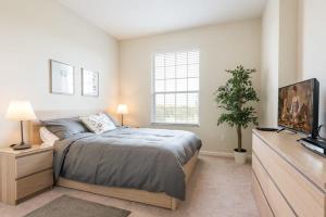 Last Minute Disney Getaway Luxury Condo with Private Balcony. Book Now VC240