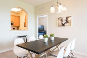 Last Minute Disney Getaway Luxury Condo with Private Balcony. Book Now VC240