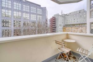Spacious apartment near Bercy 2 Shopping Center with Balcony and Free Parking