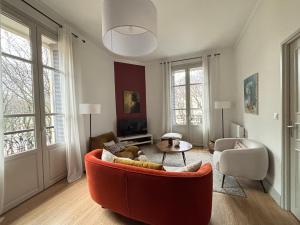 Nimes , appartement rénové dans immeuble classé.