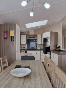 On The Beach Lodge, Hot Tub, Sea View, West Point