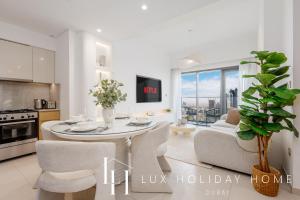 LUX 47th Floor Panoramic View 2BR Downtown
