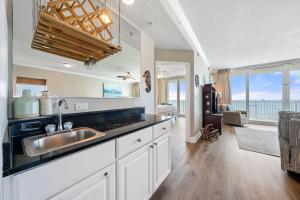 San Carlos 609 by Youngs Suncoast