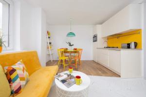 Colorful Two Bedroom Apartment Platynowa Warsaw Perfect for Remote Work by Noclegi Renters