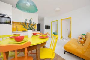 Colorful Two Bedroom Apartment Platynowa Warsaw Perfect for Remote Work by Noclegi Renters