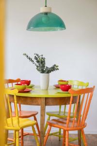 Colorful Two Bedroom Apartment Platynowa Warsaw Perfect for Remote Work by Noclegi Renters