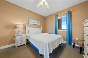 San Carlos 701 by Youngs Suncoast