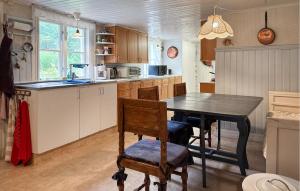 4 Bedroom Amazing Home In Skillingaryd