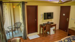 Blue Wave Hotel Maldives - Book FB a week gets a free excursion