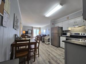 Oceanside Condo w Ocean View Pool & Beach Front