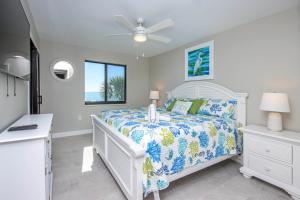 Sandalfoot 5D3 - Oceanfront Sanibel Condo