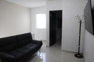 Casa amplia, 3 recámaras, patio y estacionamiento