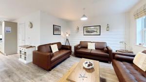 Old England Cottage - Part of the The Bay Filey Holiday Village with pool, gym and direct beach access, pub, restaurant, tennis and meadows walks