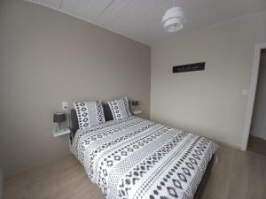 Maison en lisière de forêt et plage