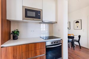 2BR Cardiff Apartment with Balcony