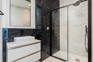 2BR Cardiff Apartment with Balcony