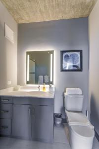 2BR Designer Loft Modern Luxe in City Center