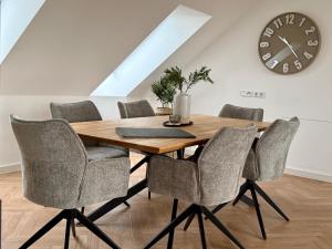 Neu!! Ruhige helle Penthouse Wohnung - ankommen und wohlfühlen