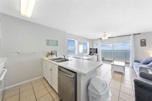 Tradewinds 901 by Youngs Suncoast