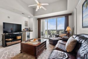Wharf 902 by Youngs Suncoast