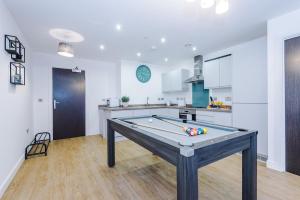 Manchester City Centre, Central, pool table