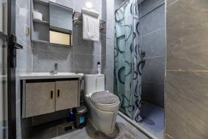 Deluxe One Bedroom in Kilimani by Lafamilia Stays